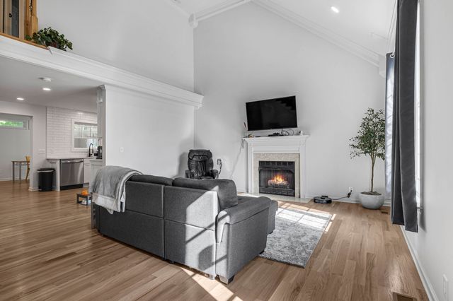 7453 Sawyer Brown Rd, Nashville, TN 37209