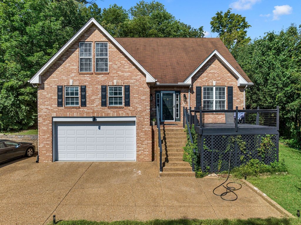 7453 Sawyer Brown Rd, Nashville, TN 37209