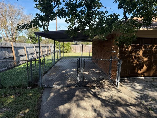 216 Schilling Street, Baytown, TX 77520