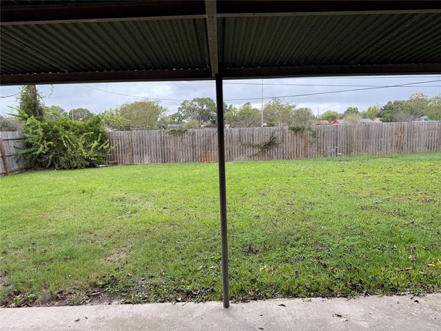 216 Schilling Street, Baytown, TX 77520