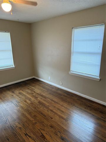 216 Schilling Street, Baytown, TX 77520