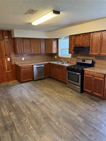 216 Schilling Street, Baytown, TX 77520