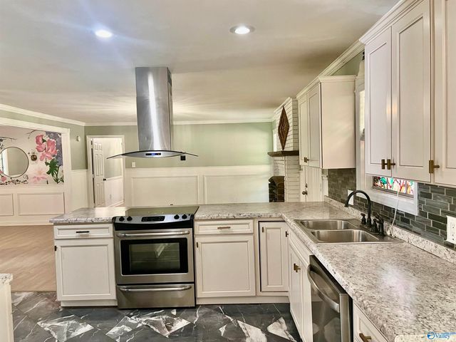 2000 Westwood Circle, Hartselle, AL 35640