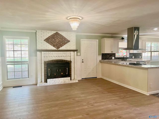 2000 Westwood Circle, Hartselle, AL 35640