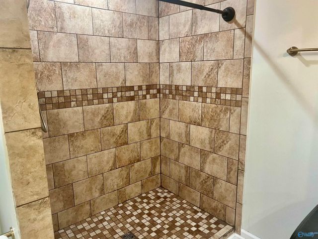 2000 Westwood Circle, Hartselle, AL 35640