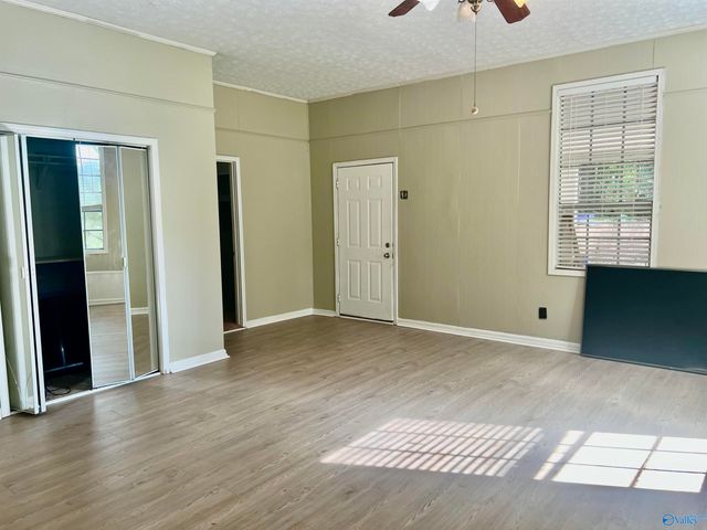 2000 Westwood Circle, Hartselle, AL 35640