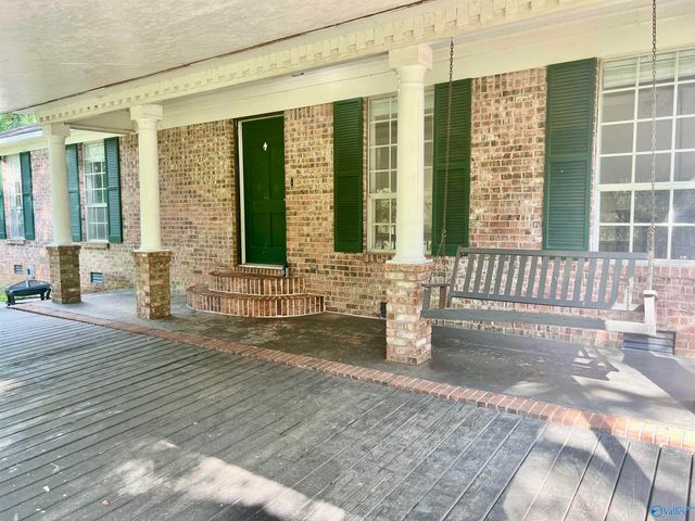 2000 Westwood Circle, Hartselle, AL 35640