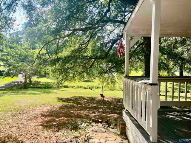 2000 Westwood Circle, Hartselle, AL 35640
