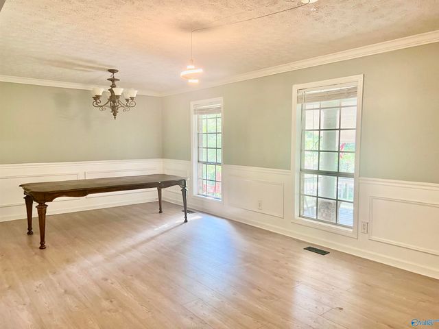 2000 Westwood Circle, Hartselle, AL 35640
