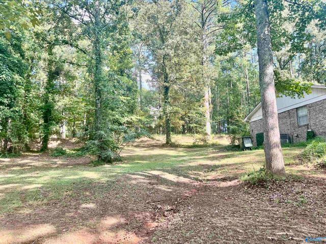 2000 Westwood Circle, Hartselle, AL 35640