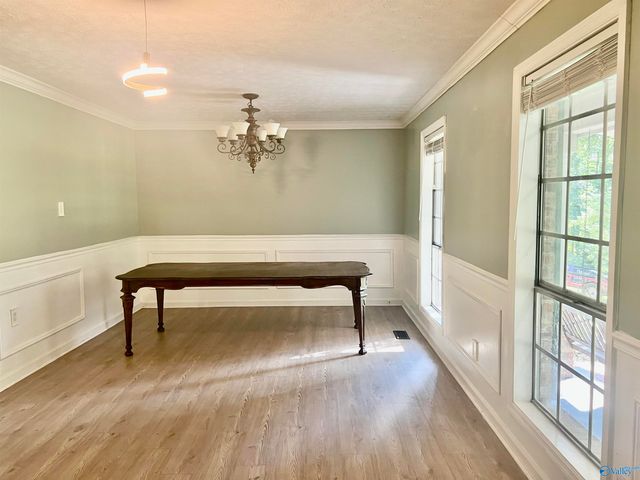 2000 Westwood Circle, Hartselle, AL 35640