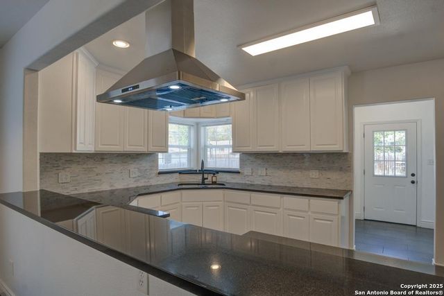 313 W Wildwood, San Antonio, TX 78212