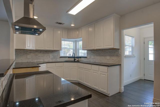 313 W Wildwood, San Antonio, TX 78212