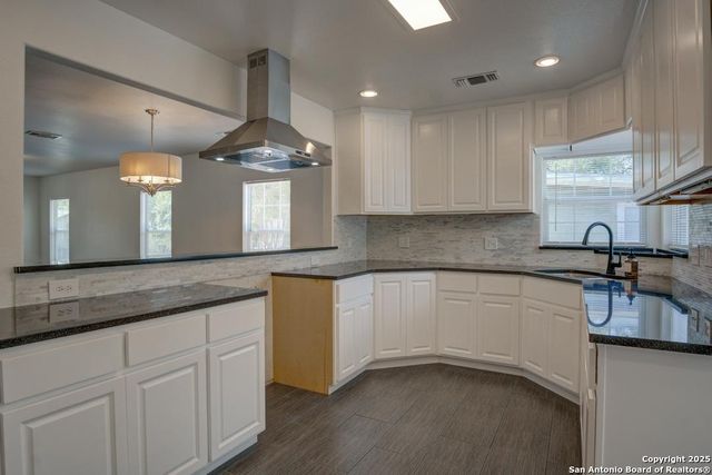 313 W Wildwood, San Antonio, TX 78212