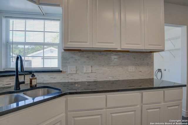 313 W Wildwood, San Antonio, TX 78212