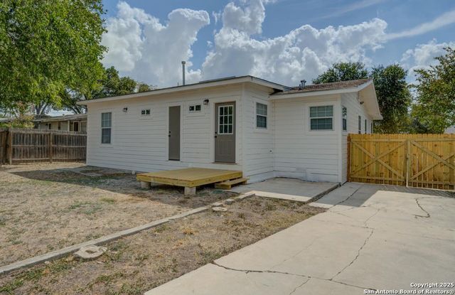 313 W Wildwood, San Antonio, TX 78212