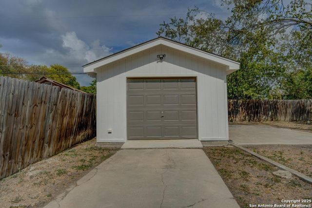 313 W Wildwood, San Antonio, TX 78212