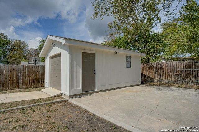 313 W Wildwood, San Antonio, TX 78212