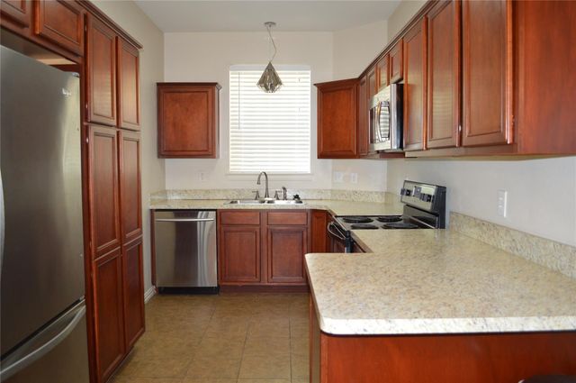 500 Kingscote Court, Arlington, TX 76010