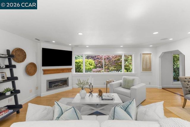 189 Oak Rd, Alamo, CA 94507