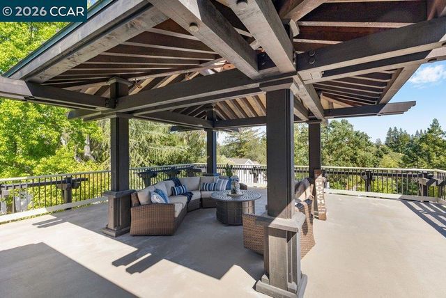 189 Oak Rd, Alamo, CA 94507