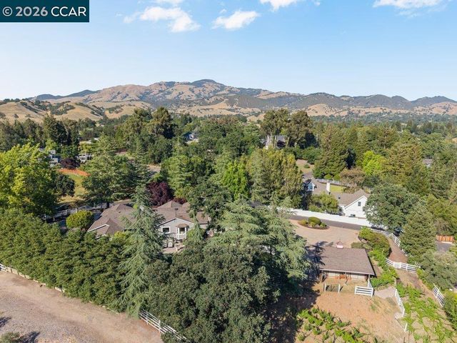 189 Oak Rd, Alamo, CA 94507