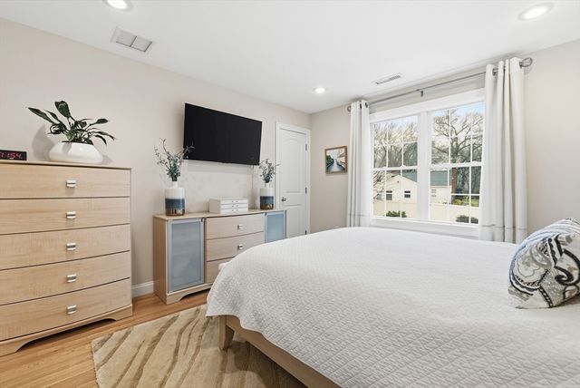 9 Cottage St 9, Woburn, MA 01801