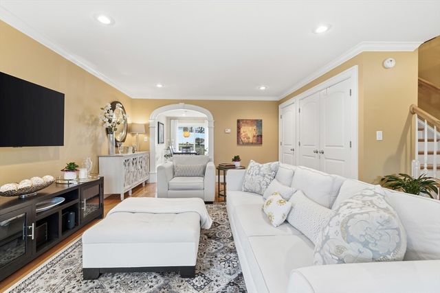 9 Cottage St 9, Woburn, MA 01801