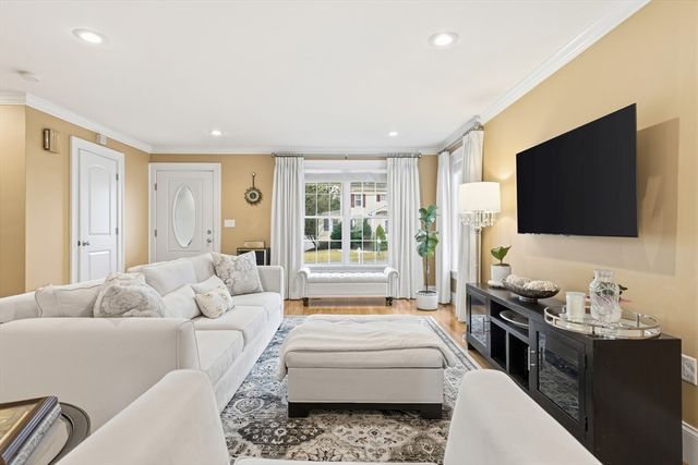 9 Cottage St 9, Woburn, MA 01801