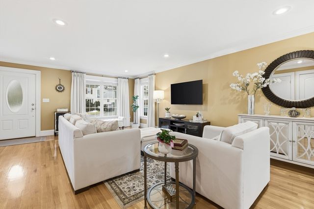 9 Cottage St 9, Woburn, MA 01801