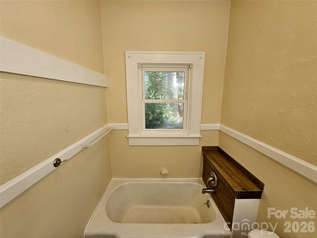 5185 Old Haywood Road, Mills River, NC 28759