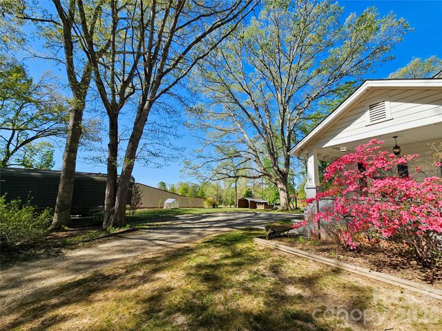 5185 Old Haywood Road, Mills River, NC 28759