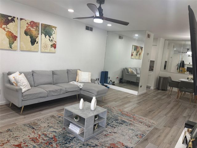 9700 Leawood Boulevard 1103, Houston, TX 77099