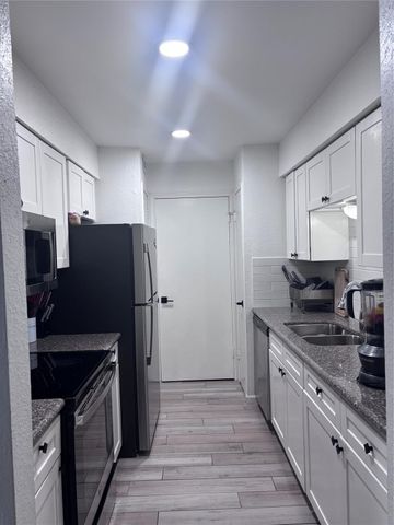 9700 Leawood Boulevard 1103, Houston, TX 77099