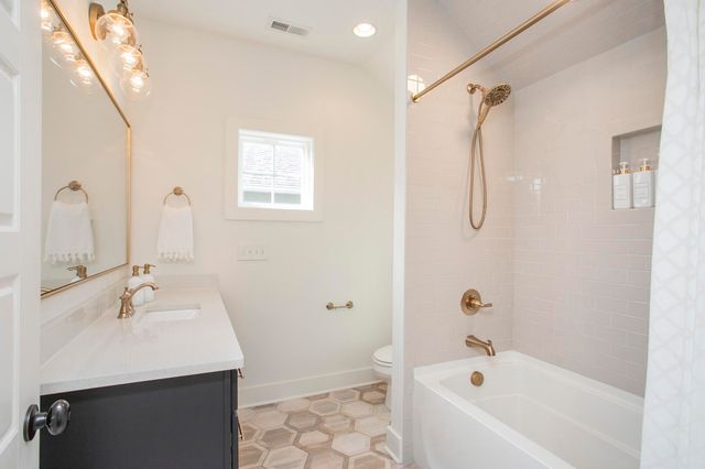 1905B Formosa St, Nashville, TN 37208