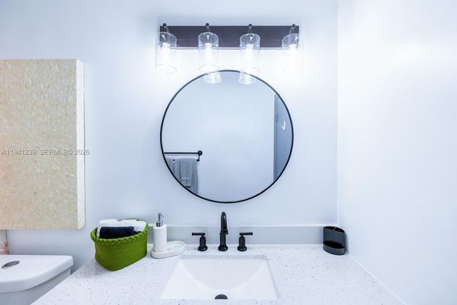 312 N Luna Ct, Hollywood, FL 33021