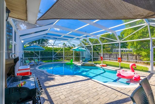 312 N Luna Ct, Hollywood, FL 33021