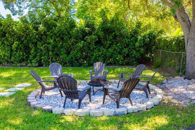 312 N Luna Ct, Hollywood, FL 33021