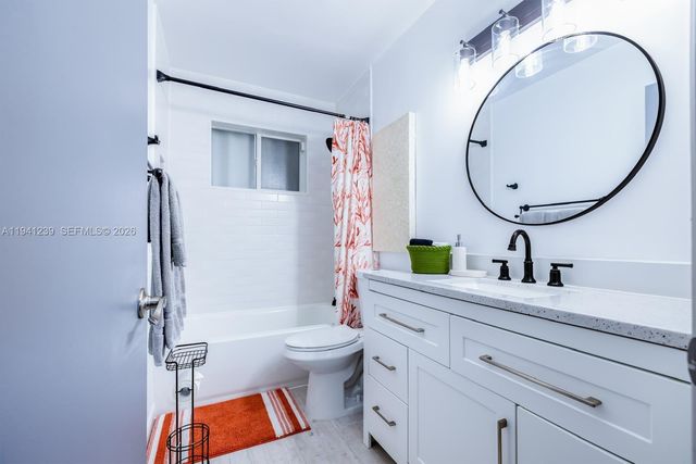 312 N Luna Ct, Hollywood, FL 33021