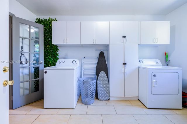 312 N Luna Ct, Hollywood, FL 33021