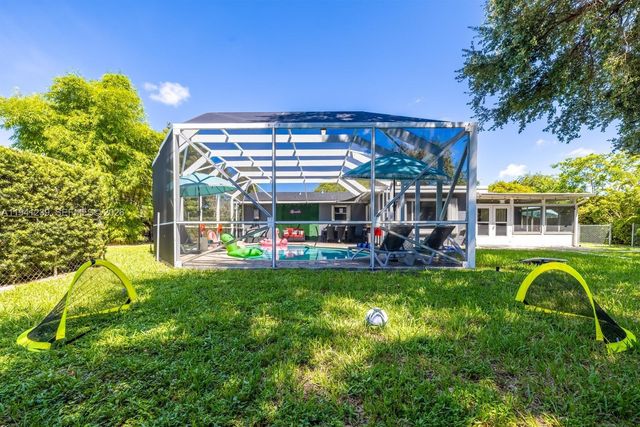 312 N Luna Ct, Hollywood, FL 33021