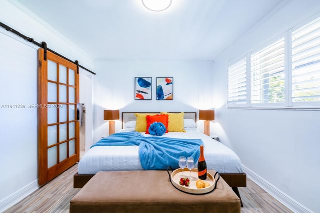 312 N Luna Ct, Hollywood, FL 33021