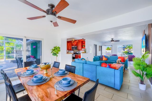 312 N Luna Ct, Hollywood, FL 33021