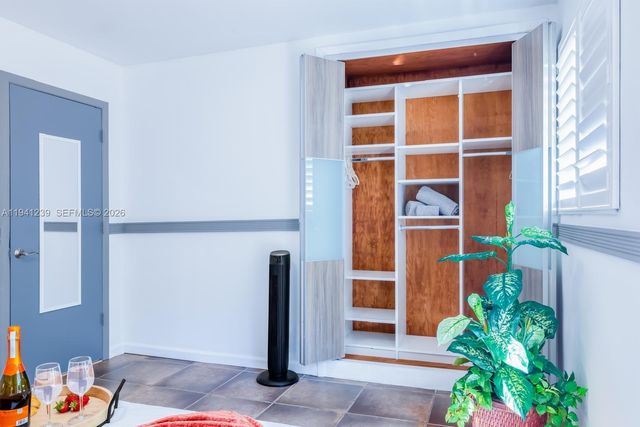 312 N Luna Ct, Hollywood, FL 33021