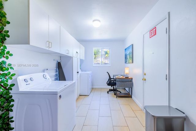 312 N Luna Ct, Hollywood, FL 33021