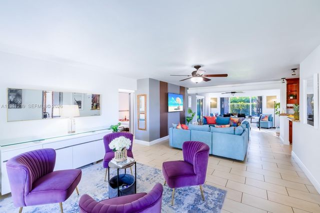 312 N Luna Ct, Hollywood, FL 33021