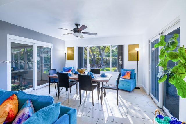 312 N Luna Ct, Hollywood, FL 33021