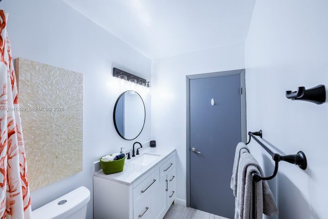 312 N Luna Ct, Hollywood, FL 33021