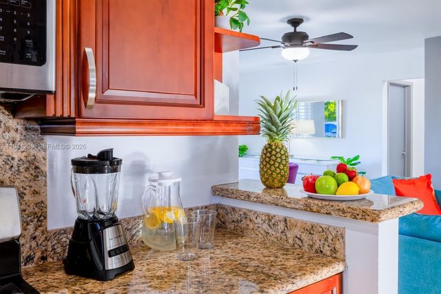 312 N Luna Ct, Hollywood, FL 33021