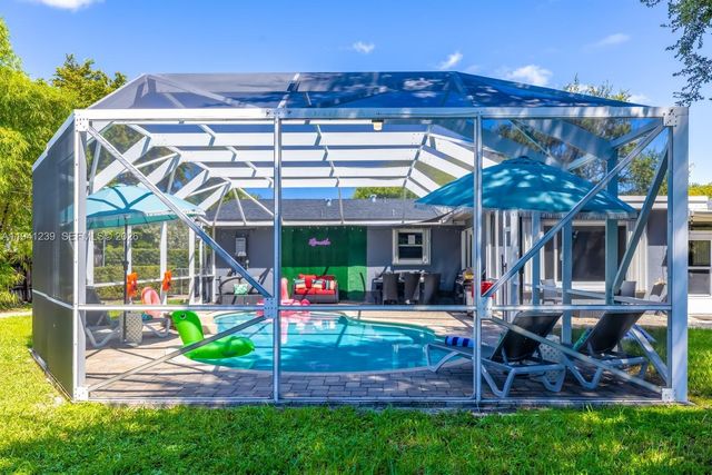 312 N Luna Ct, Hollywood, FL 33021